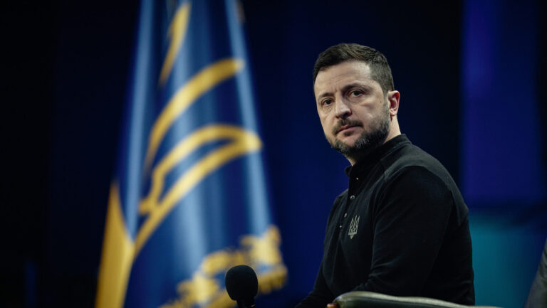 Zelenski insinúa un posible ataque contra el desfile del Día de la Victoria en Moscú