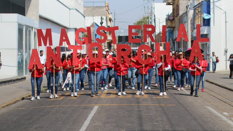 Exigen mejoras laborales y educativas