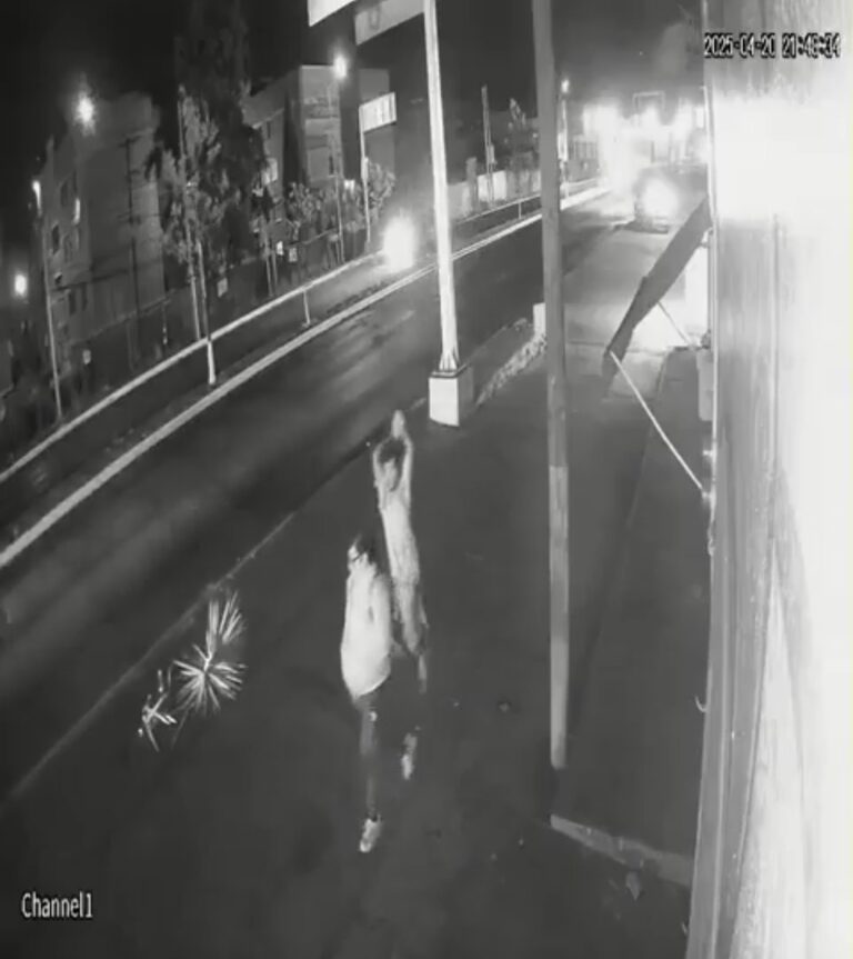 Sujeto agrede a mujer lanzándole una piedra a la cabeza