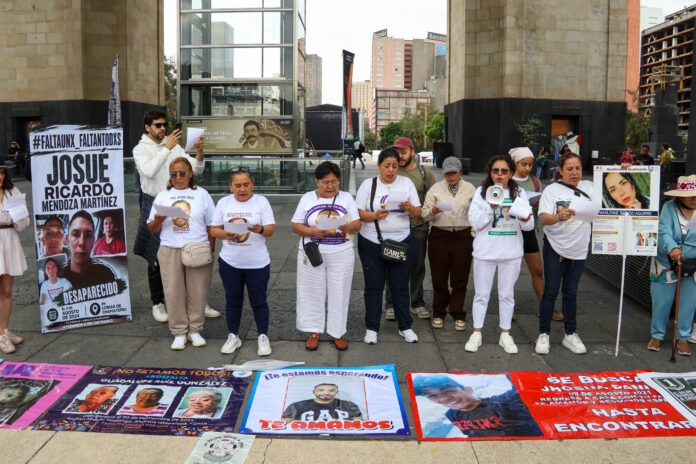 Protesta_madres_buscadoras_en_el_Monumento_a_la_Revolución