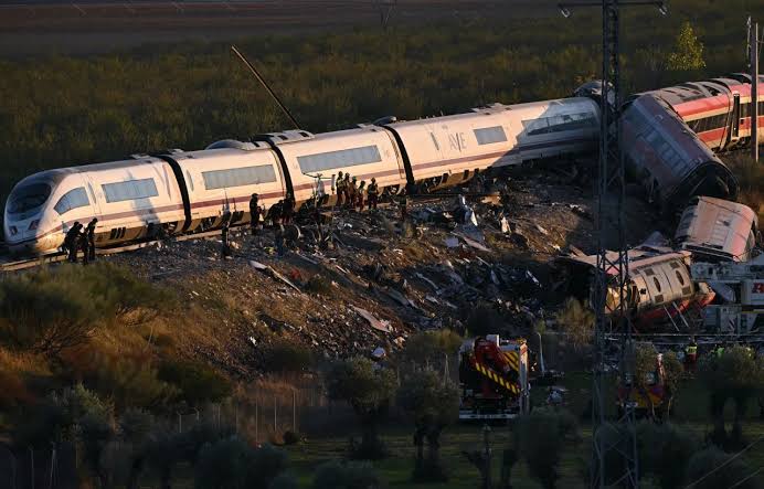 Tren descarrilado